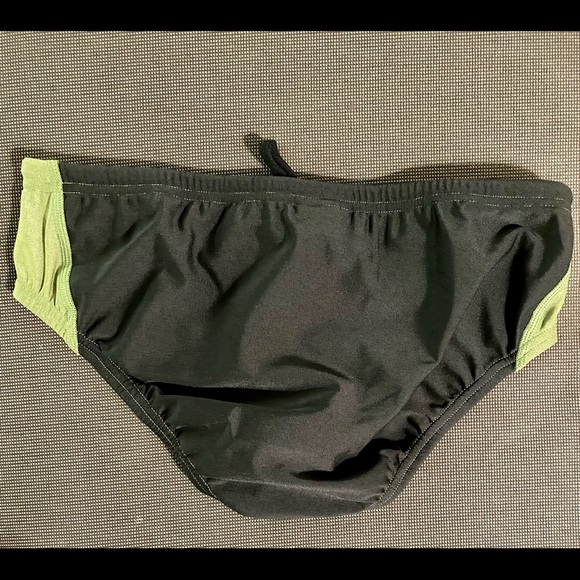 CLEARANCE!! Speedo NWOT Solid Endurance Brief Swimsuit. Size 32. #116 - Picture 5 of 7